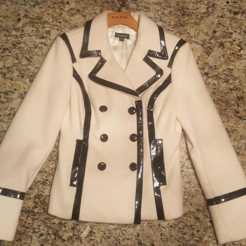 Offwhite with black contrast bebe peacoat